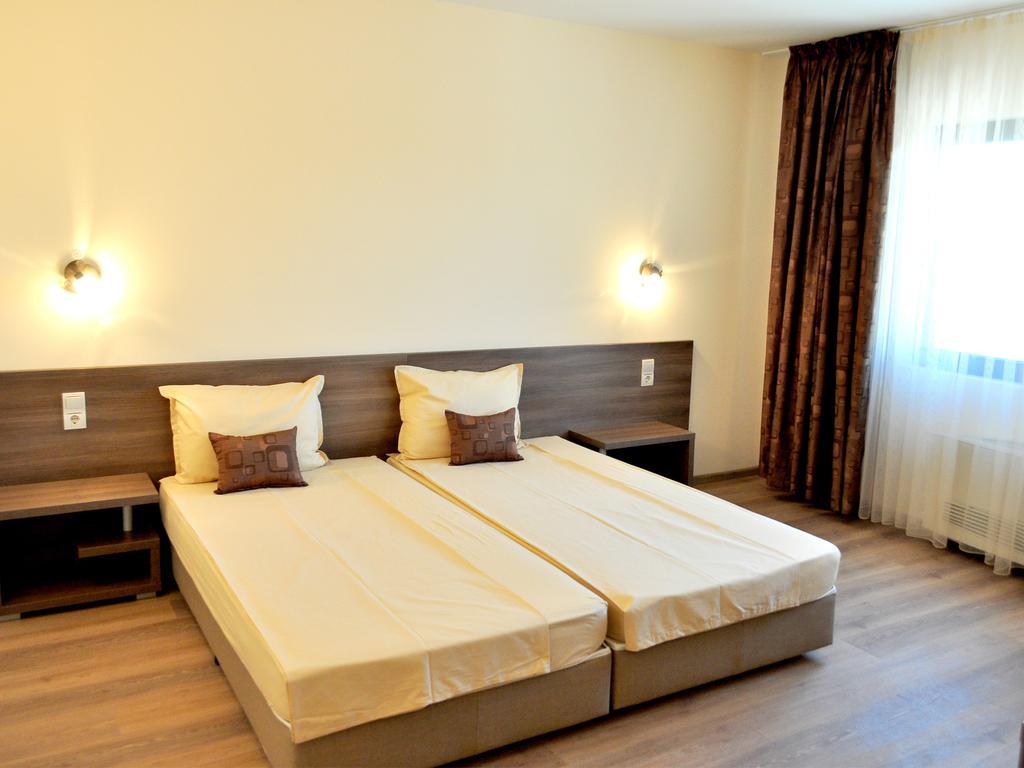Yustina Villas Guest House חדר תמונה