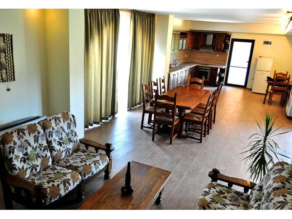 Yustina Villas Guest House מראה חיצוני תמונה